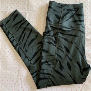 Athleta Salutation Stash Pocket Zebra 7/8 Tight M